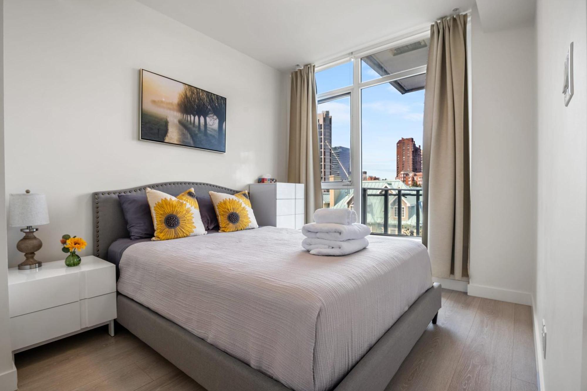 Guest Favorite Riverside Retreat- Walking Trails, Downtown Near Stampede! Free Banff Pass, Wine, Gym, Parking! YYC Exterior foto