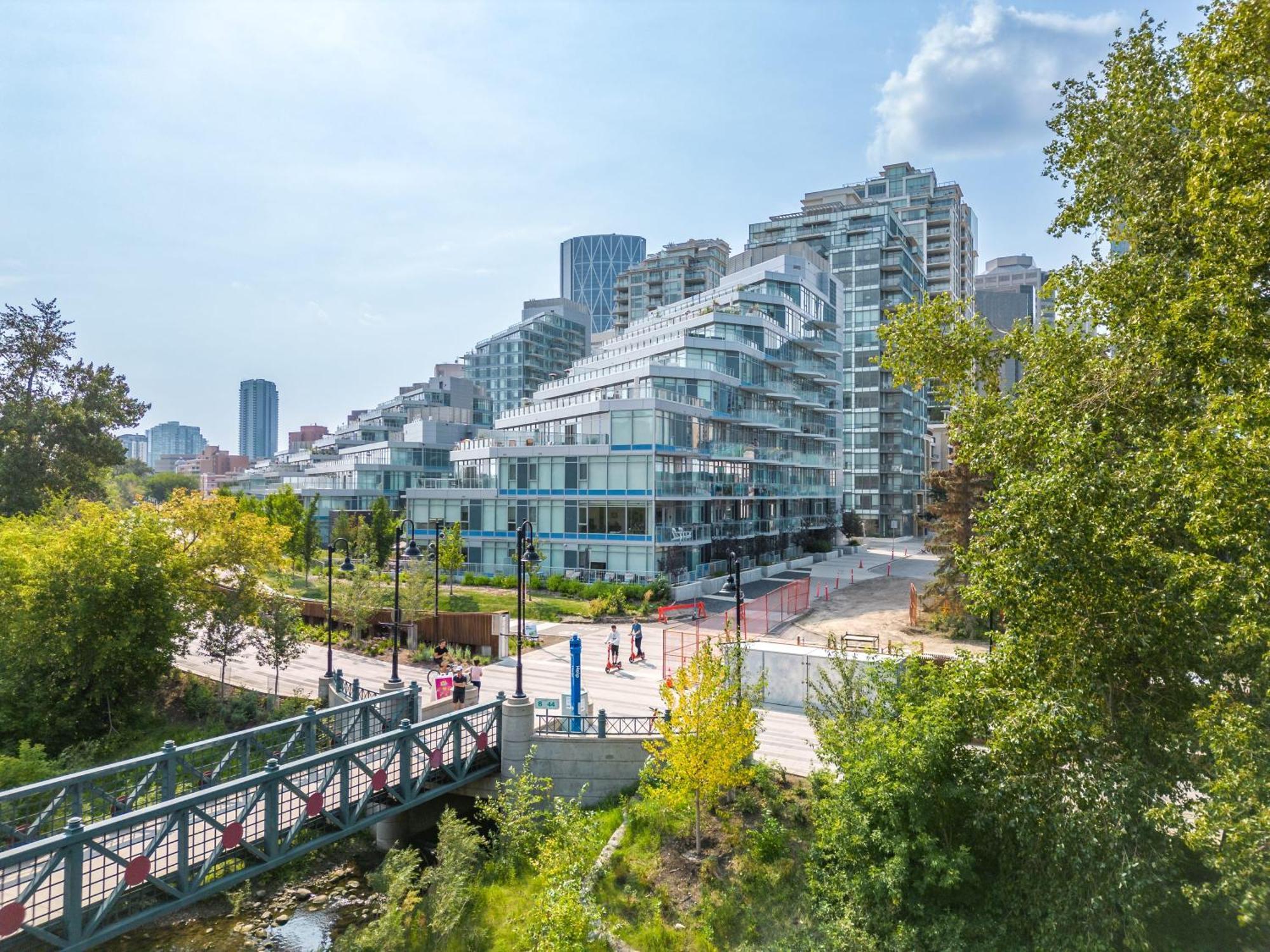 Guest Favorite Riverside Retreat- Walking Trails, Downtown Near Stampede! Free Banff Pass, Wine, Gym, Parking! YYC Exterior foto