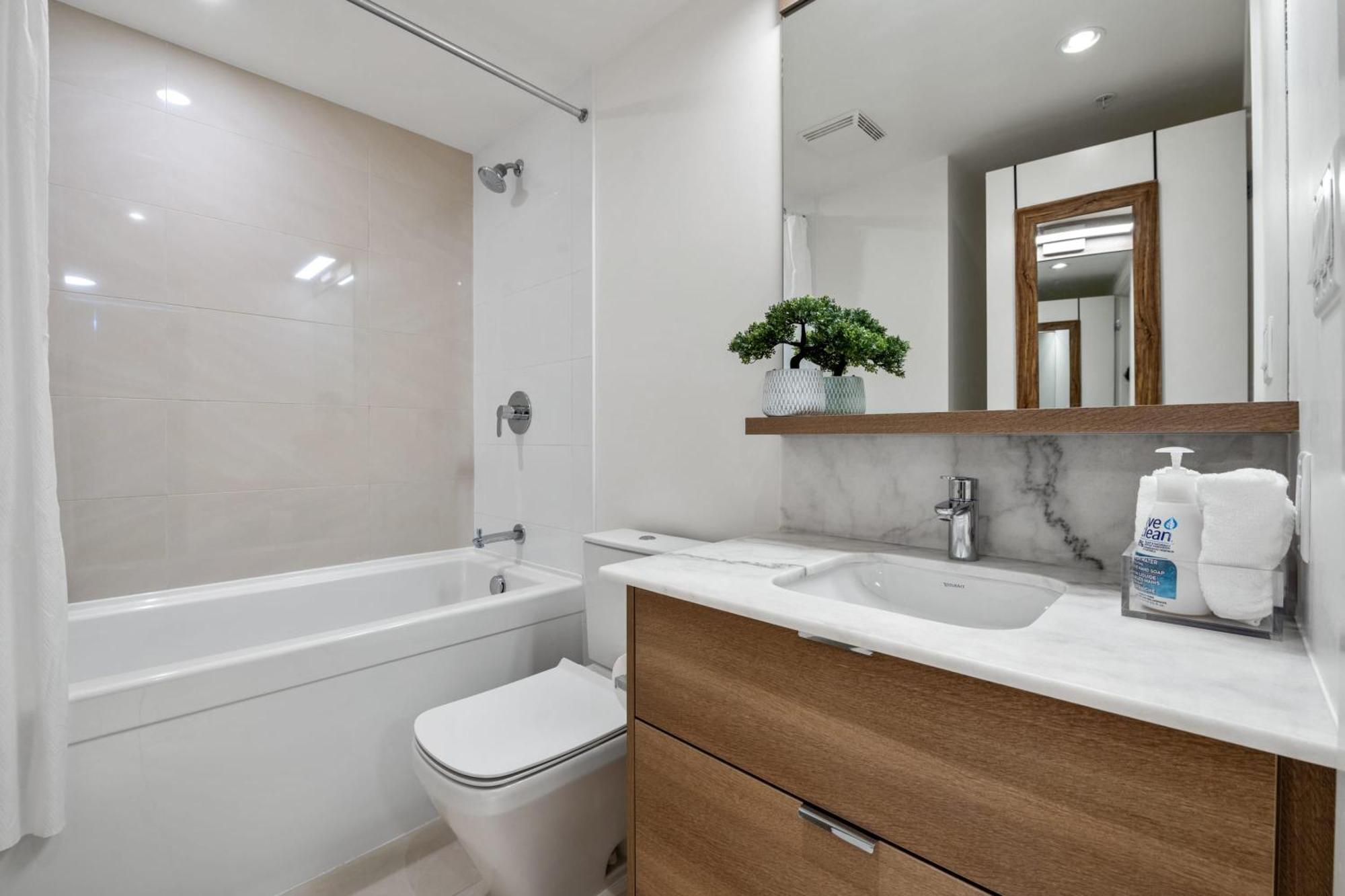 Guest Favorite Riverside Retreat- Walking Trails, Downtown Near Stampede! Free Banff Pass, Wine, Gym, Parking! YYC Exterior foto